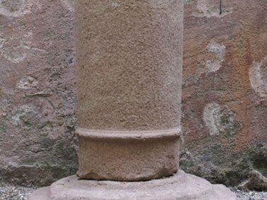 Säulenfragmente aus dem Bereich Schweichhausen