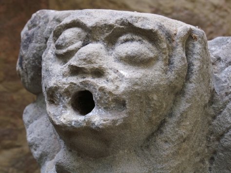 Brunnenbekrönung, 1. Hälfte 13. Jh.