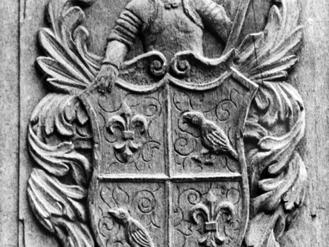 Wappen der Abtei Tholey, überragt vom Titularheiligen Sankt Mauritius, Holzrelief, 18. Jh.