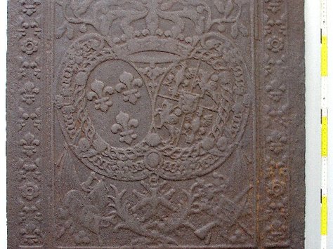 Takenplatte mit dem Allianzwappen des franz. Königs Louis XV.