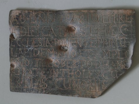 Weihetafel aus Bliesen mit Erwähnung der Cuno-Reliquie