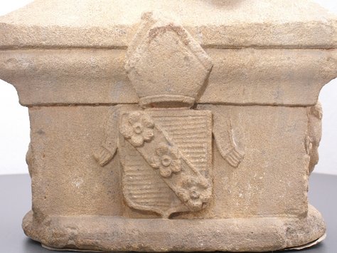 Wappen des Tholeyer Abtes Caspar de Roussel, 1712-1730